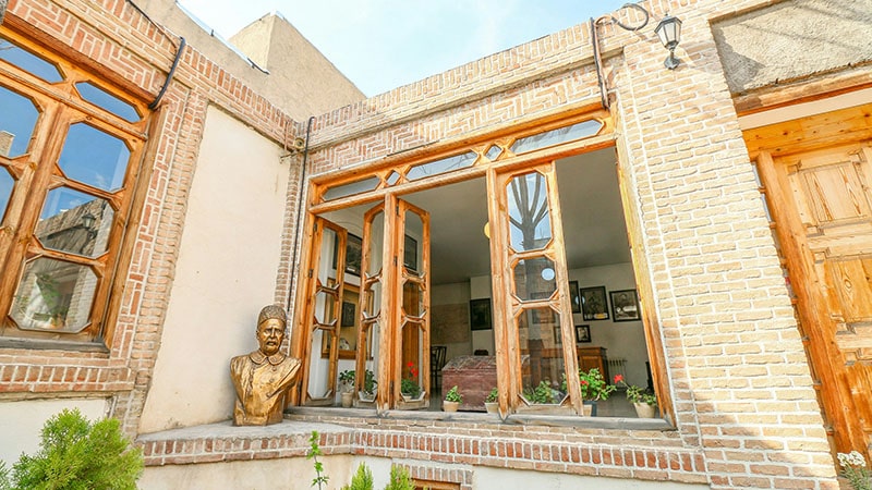 Traditional Iranian accommodation options